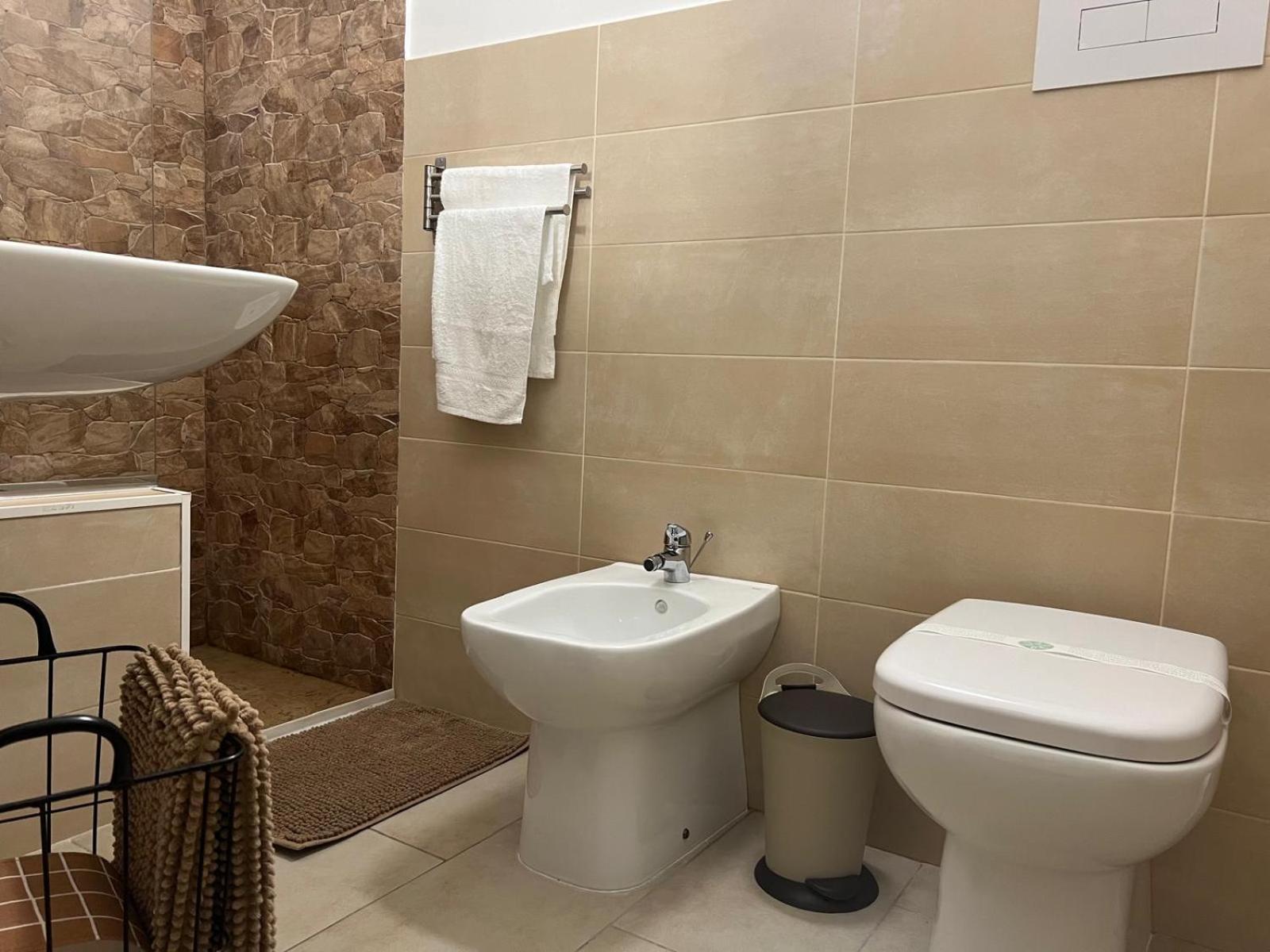Madre Terra Apartment & Rooms 泰拉西尼 外观 照片