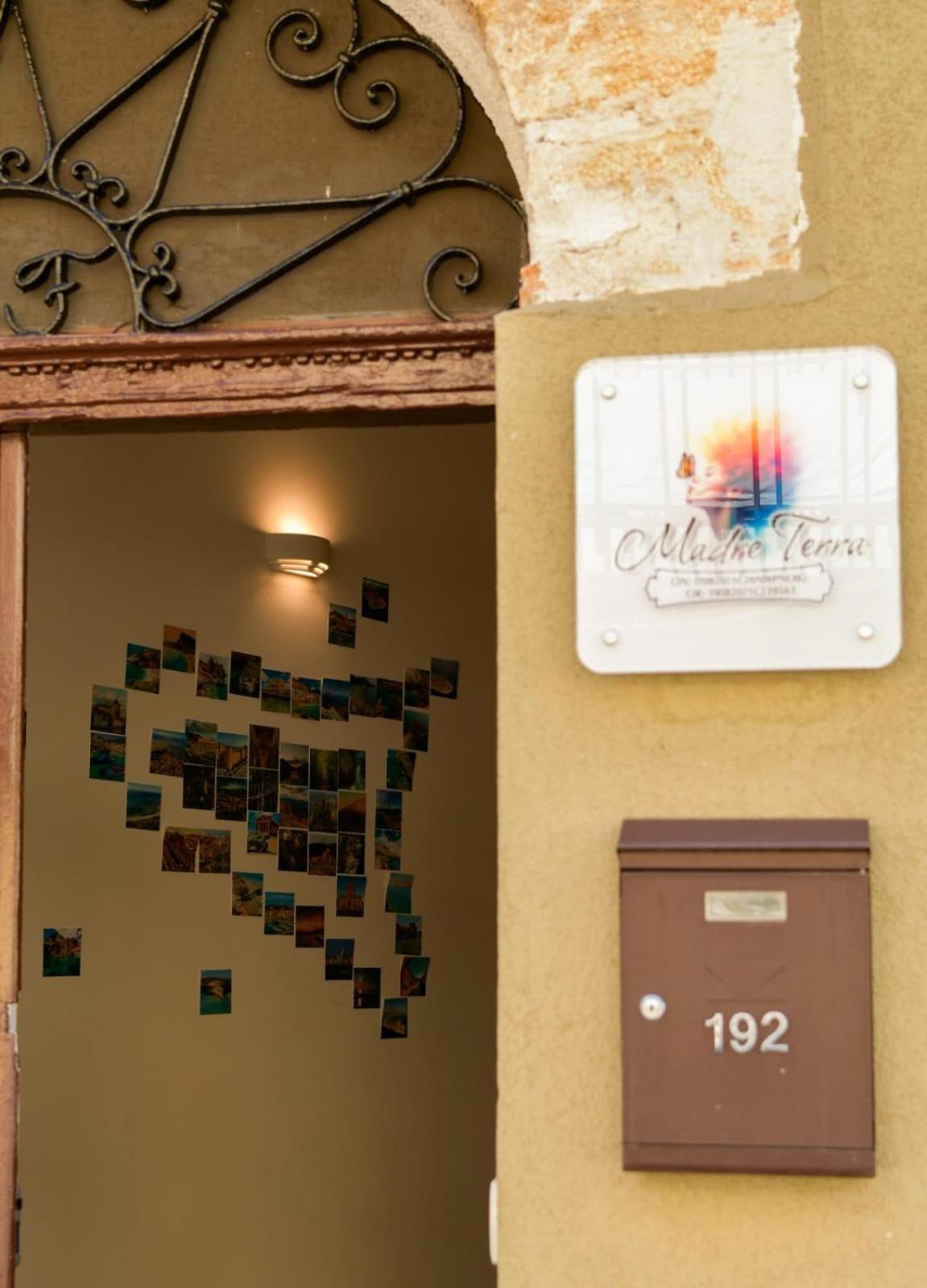 Madre Terra Apartment & Rooms 泰拉西尼 外观 照片