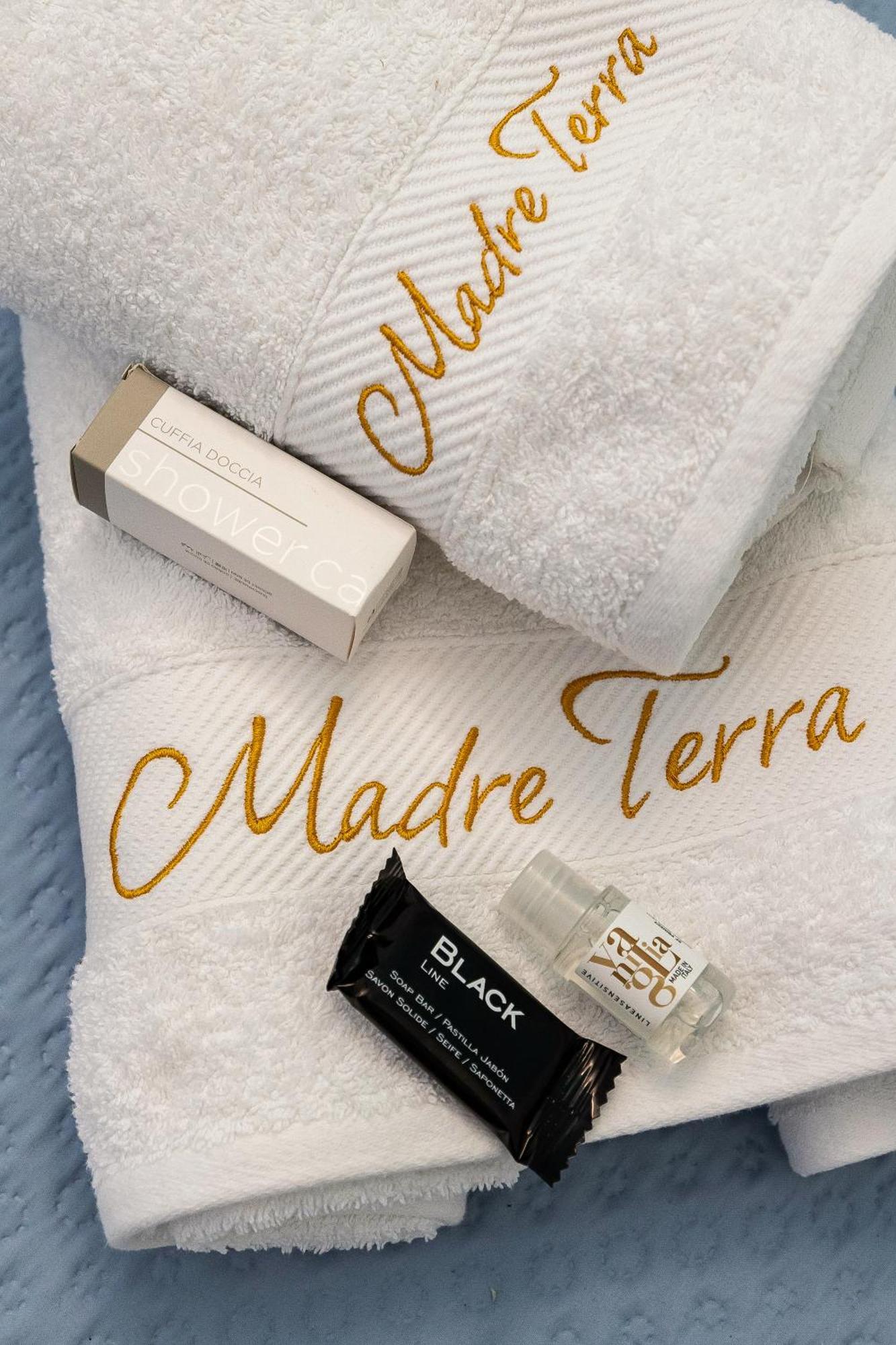 Madre Terra Apartment & Rooms 泰拉西尼 外观 照片