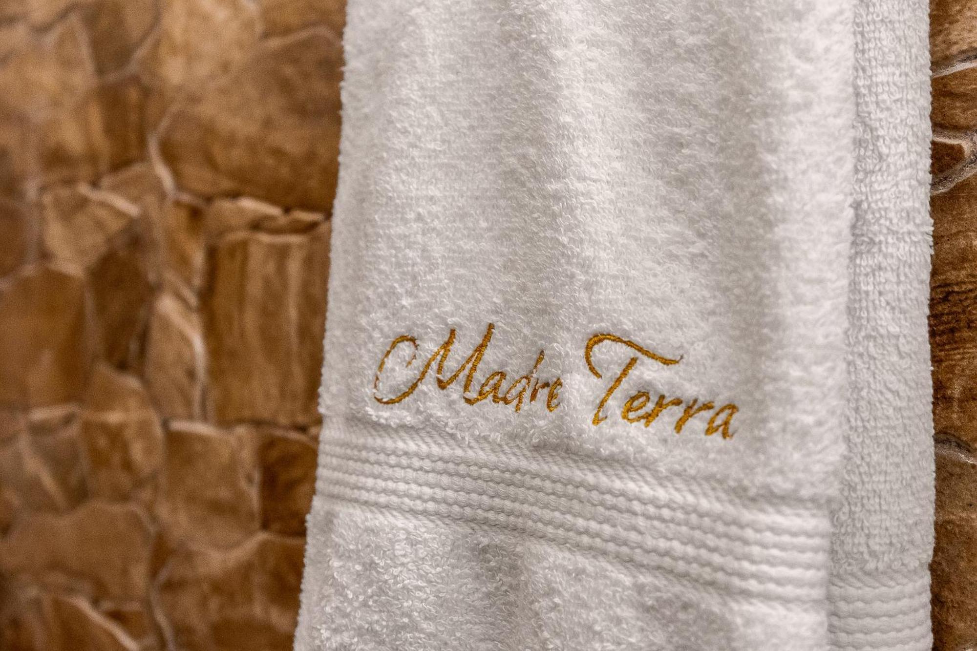 Madre Terra Apartment & Rooms 泰拉西尼 外观 照片