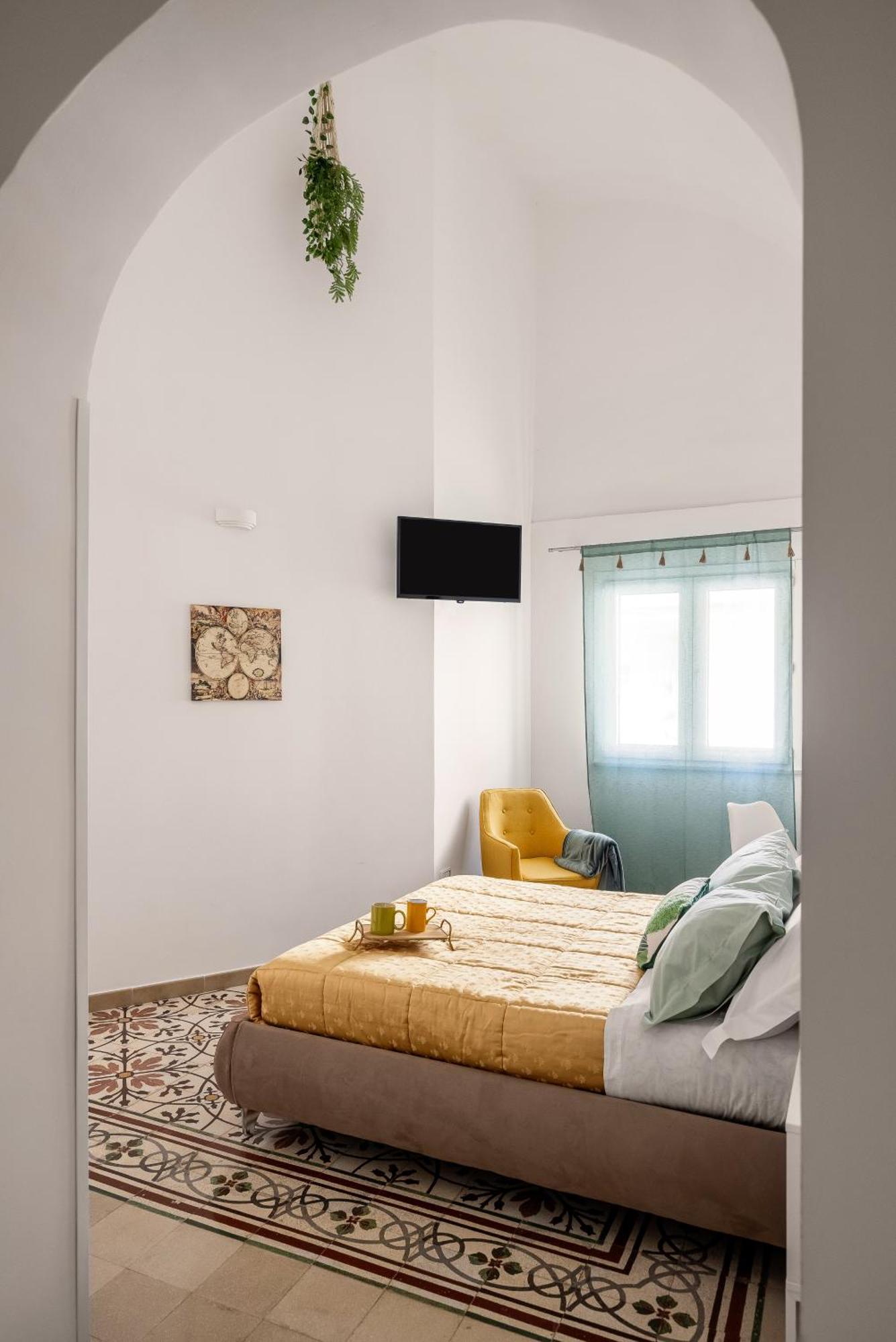 Madre Terra Apartment & Rooms 泰拉西尼 外观 照片