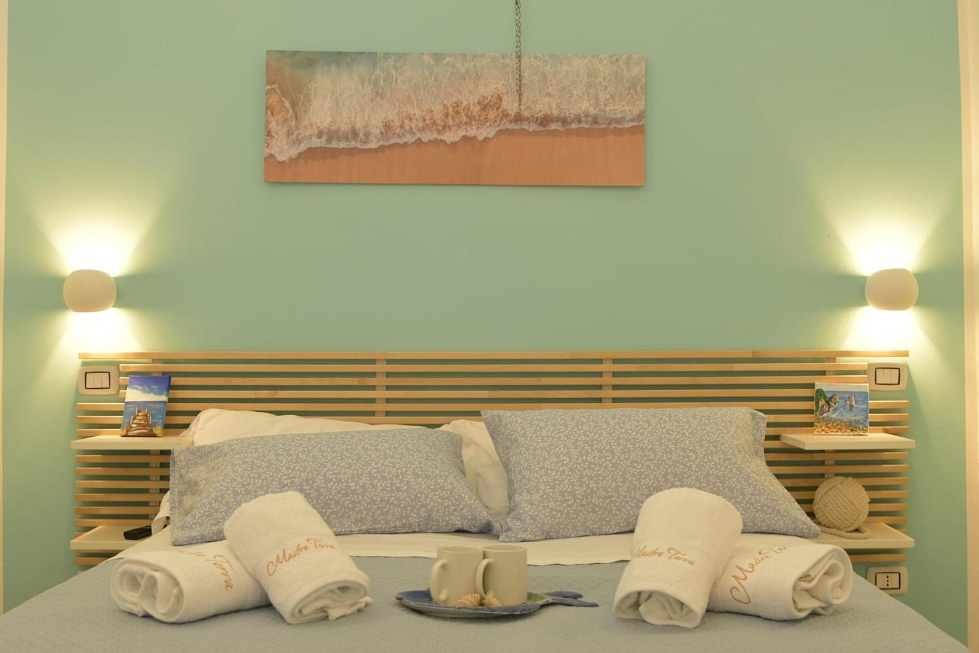Madre Terra Apartment & Rooms 泰拉西尼 外观 照片